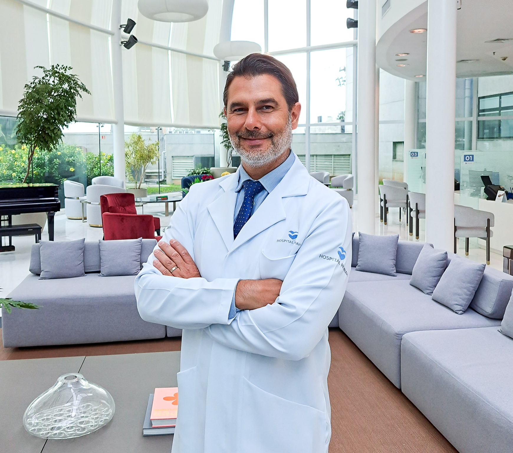 dr-fernando-gomes-feliz-bracos-cruzados